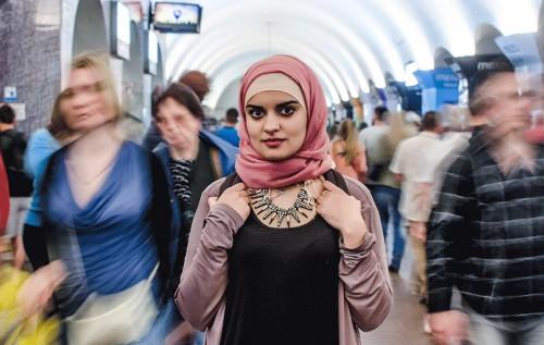 Статья Выводы девушки, которая носила хиджаб в Киеве ради эксперимента Утренний город. Киев