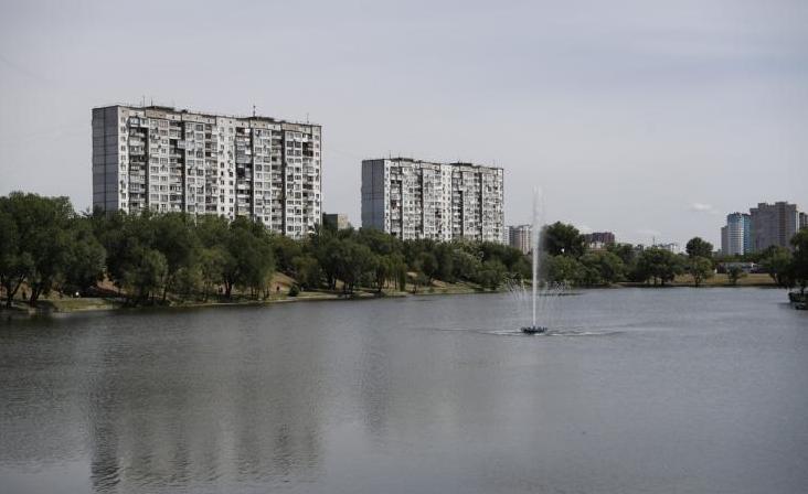 Статья На озере Тельбин запущен светомузыкальный фонтан Утренний город. Киев
