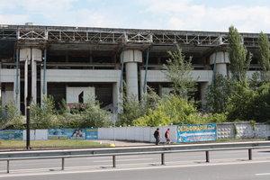 Статья В Киеве недостроенный ледовый стадион превратят в торговый центр Утренний город. Киев