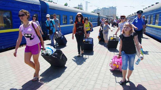 Стаття Маршруты четырех поездов в Украине продлили до прибрежных курортов Ранкове місто. Київ