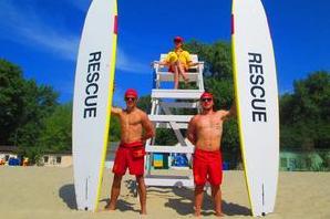 Стаття Как выглядят мускулистые спасатели на пляжах Киева Утренний город. Київ