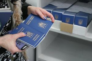 Статья Украинцам с оккупированных территорий биометрические паспорта будут выдавать после спецпроверки Утренний город. Киев