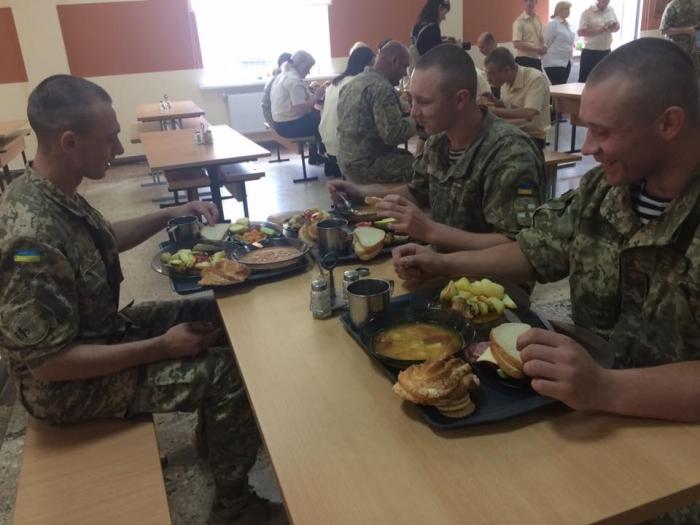 Стаття В Одессе военные моряки перешли на новую систему питания Ранкове місто. Київ