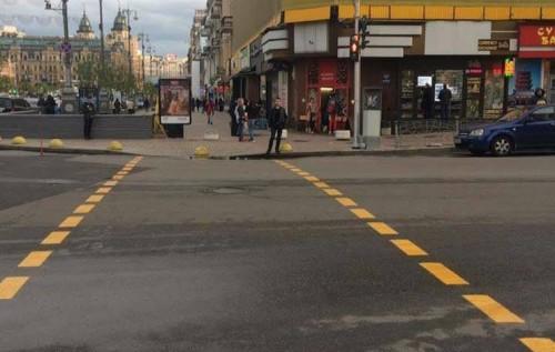 Стаття На Крещатике в Киеве начал работать первый наземный переход Утренний город. Київ