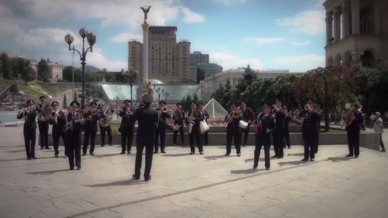 Статья В Киеве полицейские музыканты поставят громкий рекорд Утренний город. Киев
