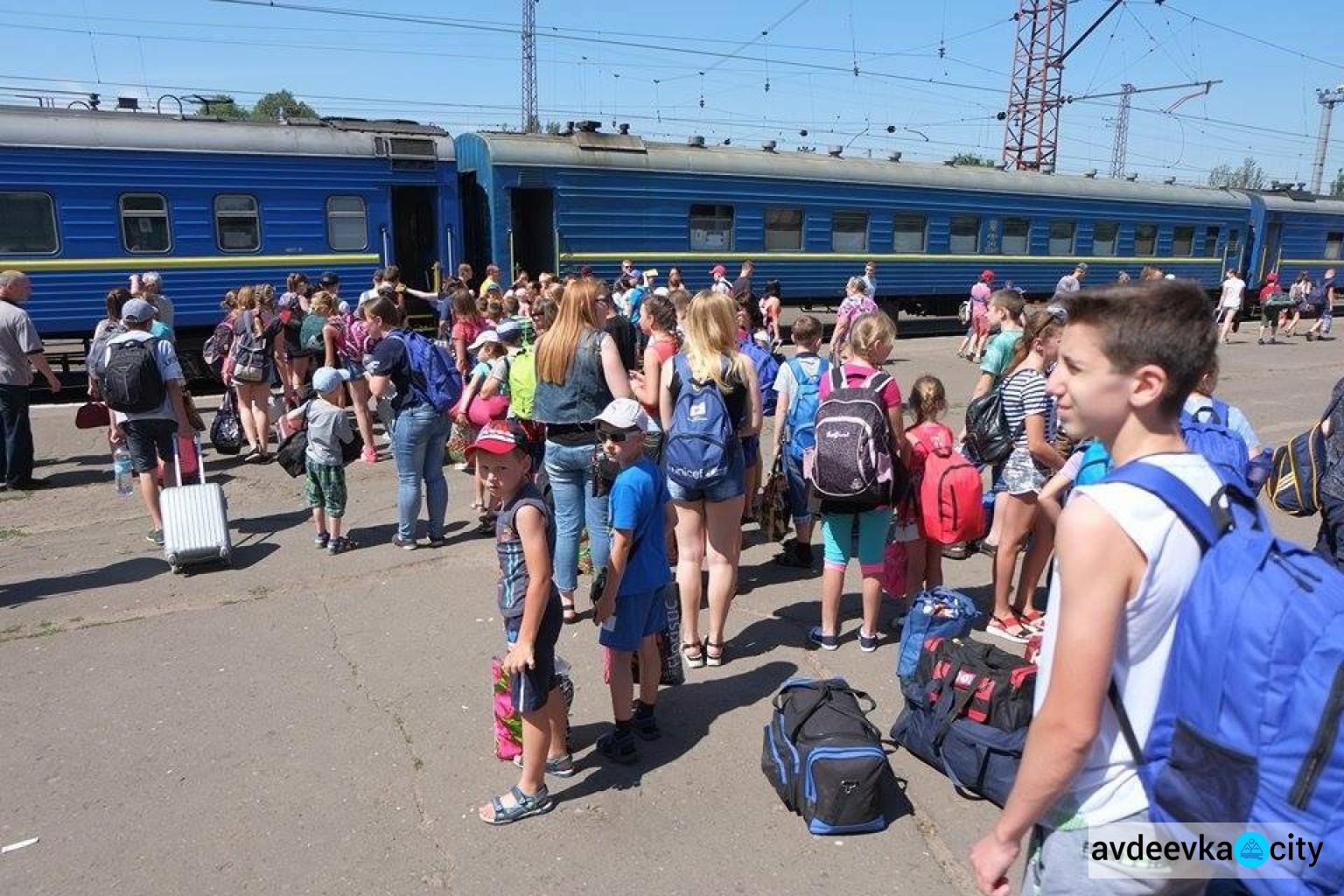 Стаття Отдельный поезд везет более 500 детей из Донецкой области на оздоровление в Одессу (ФОТО) Ранкове місто. Київ