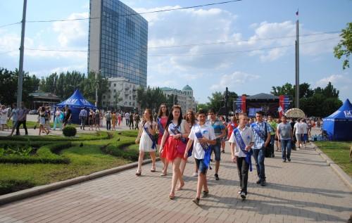 Статья Как «укрофашисты» ненавидят молодежь «ДНР» и «ЛНР» Утренний город. Киев