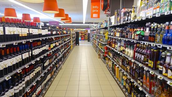 Стаття В столичных супермаркетах вновь продают алкоголь ночью Утренний город. Київ
