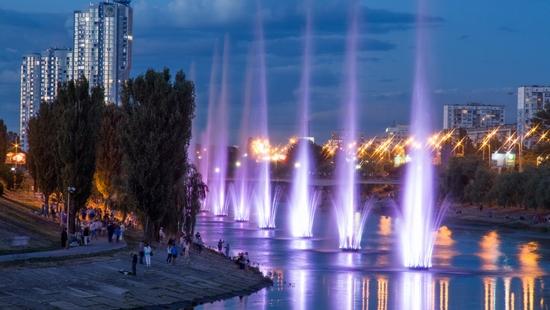 Статья Комплекс фонтанов на Русановке полностью восстановил работу Утренний город. Киев