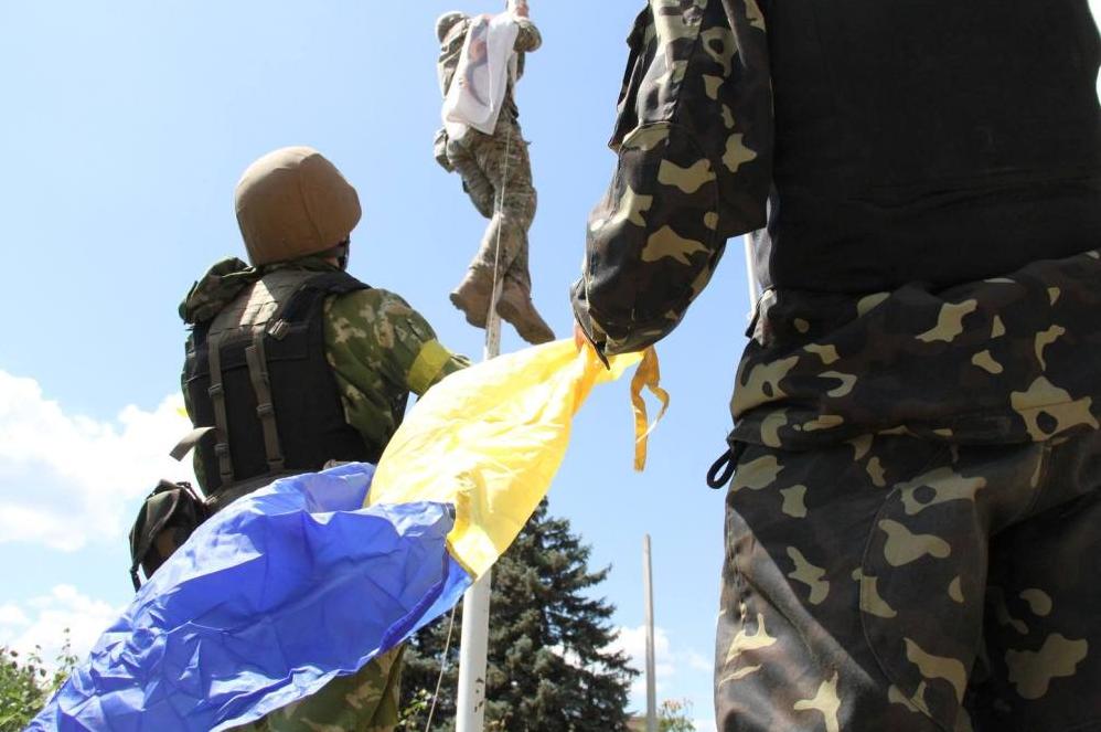 Стаття Лисичанск отмечает третью годовщину освобождения от боевиков Ранкове місто. Київ