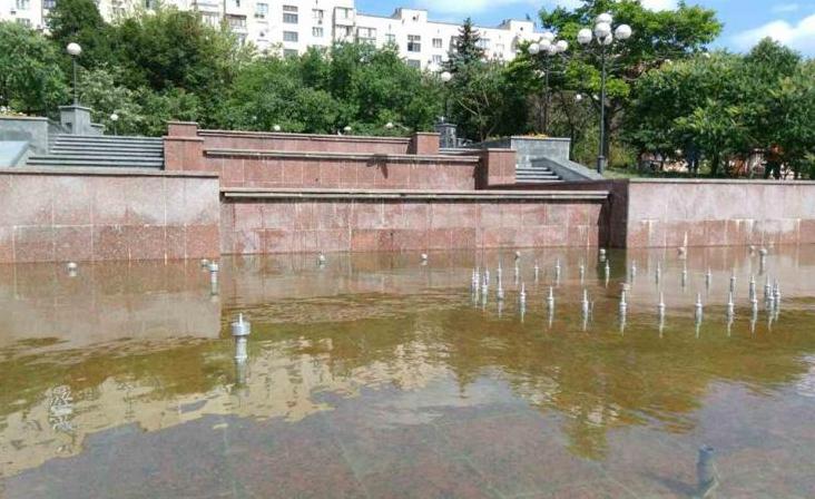 Статья На улице Большой Васильковской после ремонта запущен фонтан Утренний город. Киев