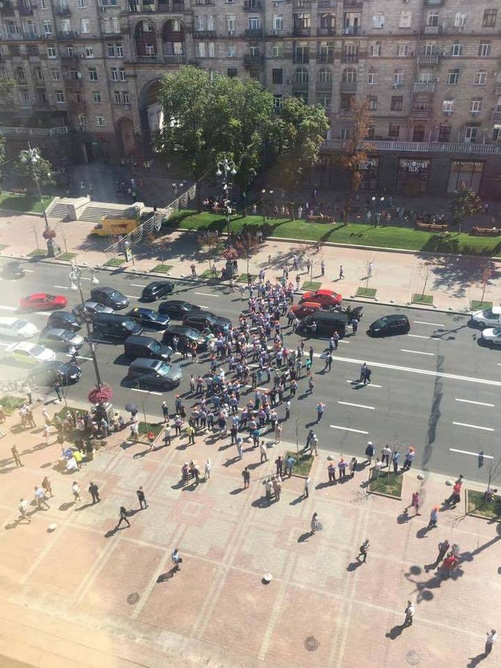 Статья В Киеве больше не будет парковщиков: за стоянку нужно платить через смс или покупать талоны на месяц Утренний город. Киев
