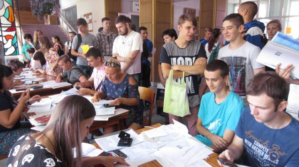 Стаття За неделю более сотни абитуриентов «ЛНР» подали документы для поступления в украинские вузы Ранкове місто. Київ
