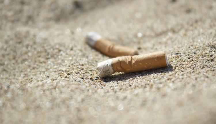 Стаття Одесситы попросили президента запретить курение на пляжах Ранкове місто. Київ
