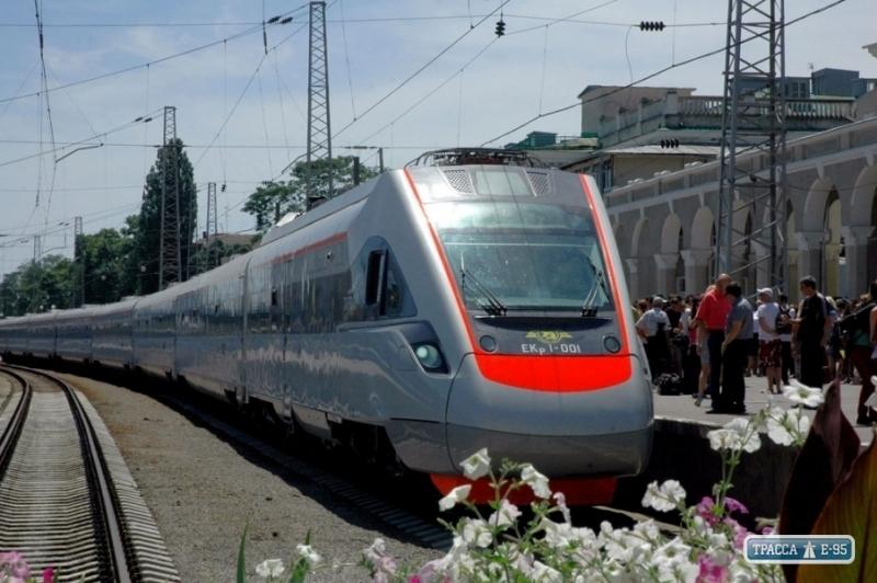 Стаття Скоростной поезд Киев - Одесса сделает дополнительные рейсы в сентябре Утренний город. Київ