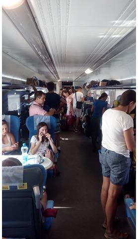 Стаття «Укрзализныця» возвращает деньги пассажирам, ехавшим стоя из Одессы в Киев Ранкове місто. Київ