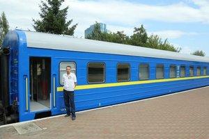 Стаття С кофеваркой и ваккумными туалетами: новые пассажирские вагоны отправляются в рейс Утренний город. Київ