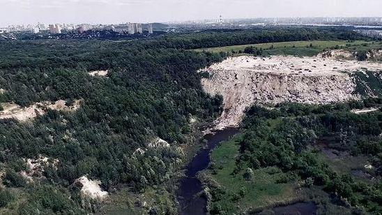 Стаття На месте свалки в Киеве хотят создать горнолыжный комплекс Ранкове місто. Київ