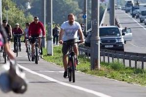 Статья 22 сентября в Киеве пройдет флешмоб «На велосипеде на работу» Утренний город. Киев