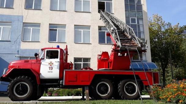 Стаття Киевские школы проверяют спасатели: нет ни одного заведения без нарушений Утренний город. Київ