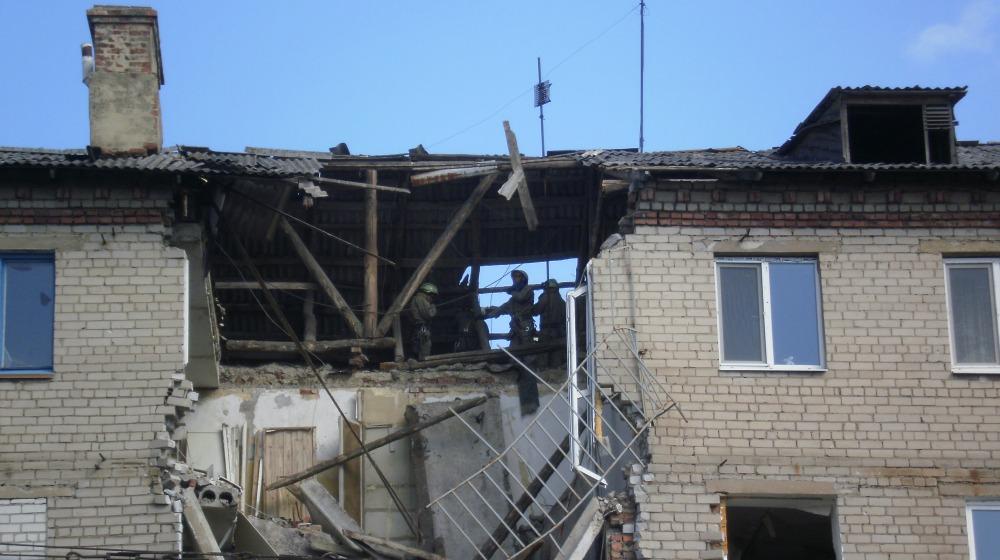 Стаття Спасатели начали восстанавливать Красногоровку после майских обстрелов Ранкове місто. Київ