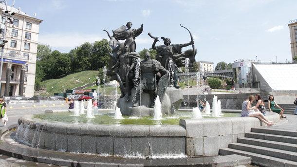 Стаття Киевские фонтаны отправляют на отдых Утренний город. Київ