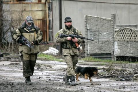 Стаття Жители оккупированных Пикуз требуют от боевиков покинуть населенный пункт Ранкове місто. Київ