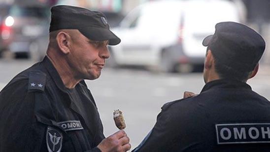 Стаття В России задерживать 7-летнего воришку мороженого отправили полицейских автоматчиков Ранкове місто. Київ