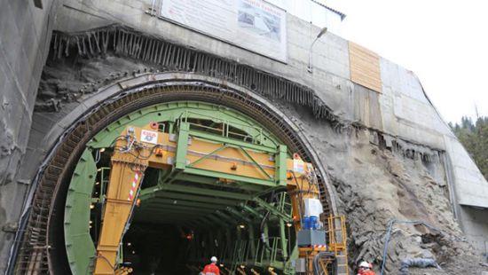 Стаття В Карпатах достроили тоннель, который соединит Украину и ЕС (ФОТО) Ранкове місто. Київ
