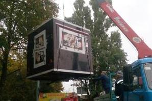 Стаття В Киеве массово сносят ларьки на остановках транспорта Утренний город. Київ