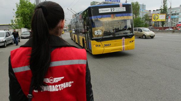 Стаття Вопрос чиновнику: могут ли водители городского транспорта курить на маршруте Утренний город. Київ