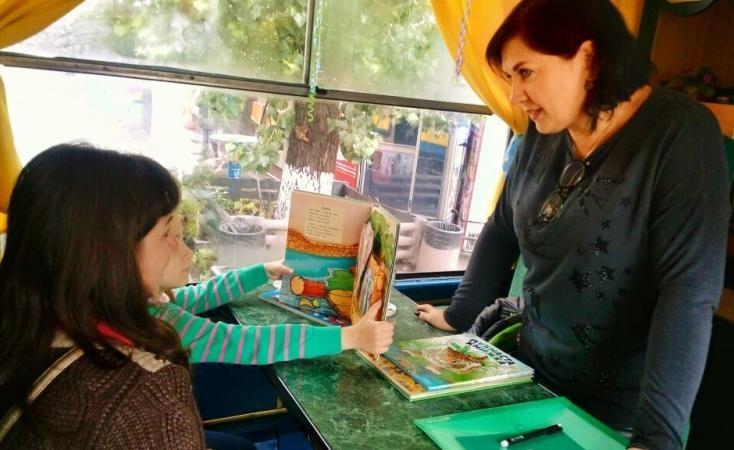 Статья В дни школьных каникул на Подоле будет работать Сказочный трамвайчик Утренний город. Киев