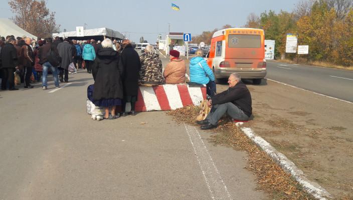 Стаття Восстановлено оформление пропусков для пересечения линии разграничения Ранкове місто. Київ