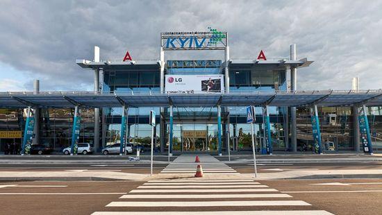 Стаття В аэропорту «Киев» строят новую площадку для самолетов Утренний город. Київ