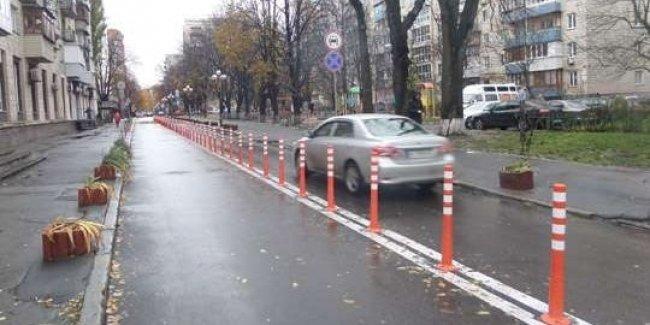 Стаття В Киеве начали физически разделять дорожное движение Утренний город. Київ