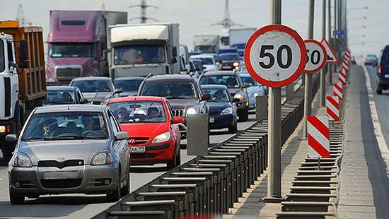 Стаття Жители Киева просят пересмотреть ограничения скорости на дорогах Утренний город. Київ