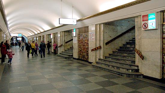 Стаття Киевляне предлагают объединить «красную» и «синюю» ветку метро еще одним переходом Ранкове місто. Київ