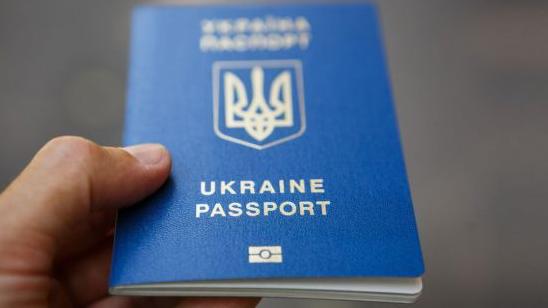 Стаття Какие еще документы могут понадобиться переселенцам для биометрического паспорта? Ранкове місто. Київ