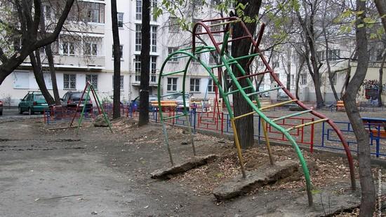 Стаття В столице предлагают обновить детские площадки Ранкове місто. Київ