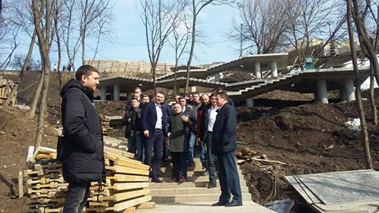 Стаття В Киеве завершают строительство лестницы на Пейзажной аллее Ранкове місто. Київ