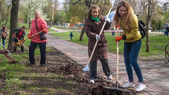 Стаття Киевлян приглашают присоединиться к уборке парков Ранкове місто. Київ
