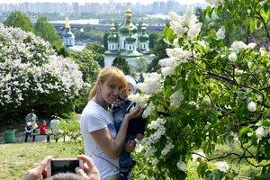 Стаття В этом году украинцы будут отмечать майские праздники четыре дня подряд Ранкове місто. Київ