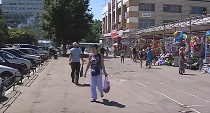 Стаття Рынки в Луганске вернулись в 90-е - горожане Ранкове місто. Київ