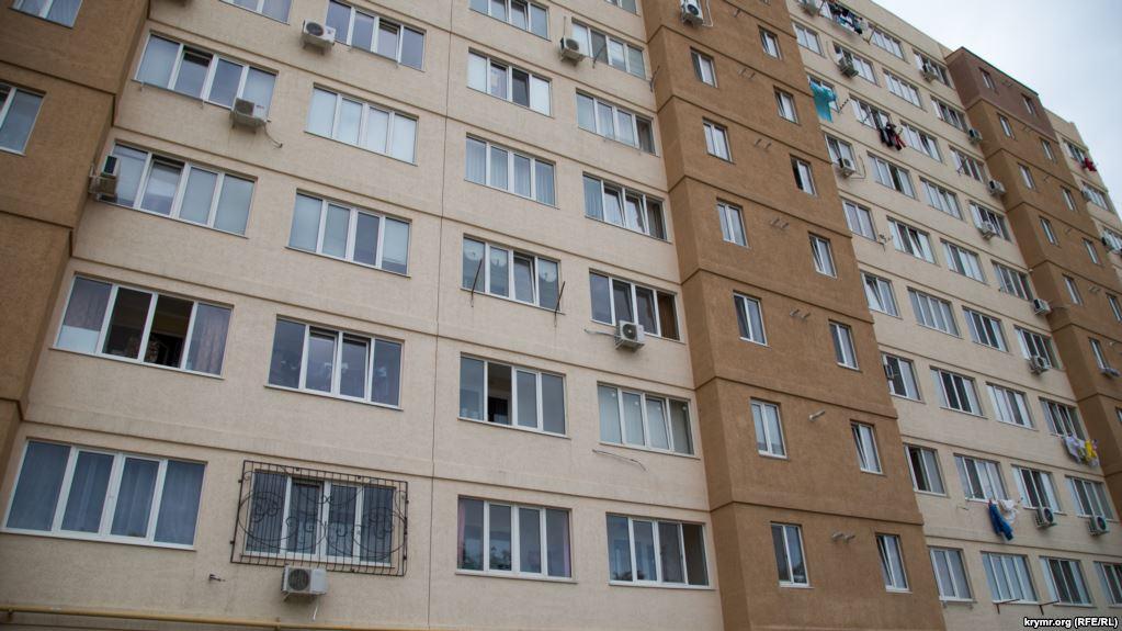 Стаття Плата за измену: крымским прокурорам готовят жилье в Симферополе Ранкове місто. Київ