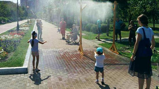Стаття В киевских парках установят рамки-распылители Ранкове місто. Київ