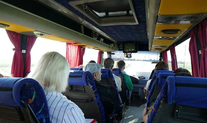 Стаття Волонтеры запустили бесплатные автобусы для 5 сел «серой зоны» на Донбассе Ранкове місто. Київ