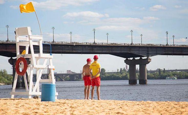 Стаття На киевских пляжах установят дополнительные спасательные посты Ранкове місто. Київ