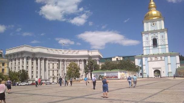 Стаття Михайловскую площадь в центре Киева избавили от машин Ранкове місто. Київ
