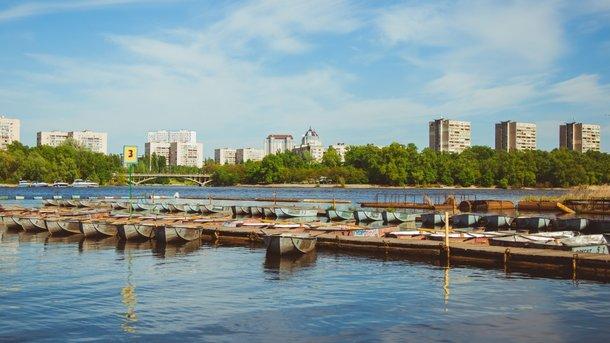 Стаття Где в Киеве взять напрокат лодку или катамаран: самые популярные места Ранкове місто. Київ