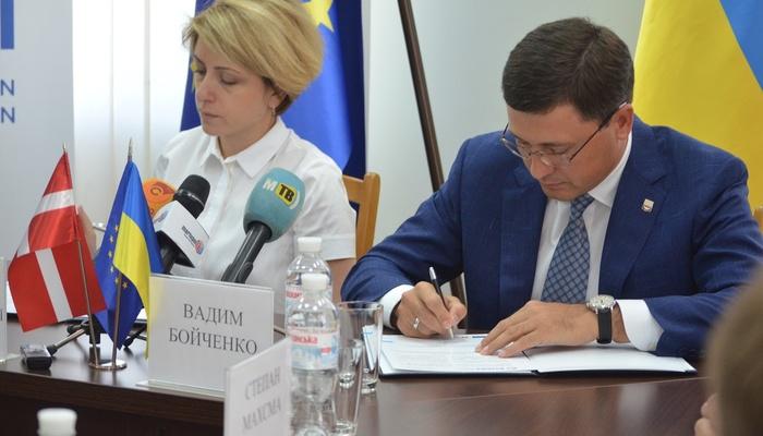 Стаття Мариуполь вошел в пятерку городов, в которых будет опробована антикоррупционная инициатива ЕС Ранкове місто. Київ